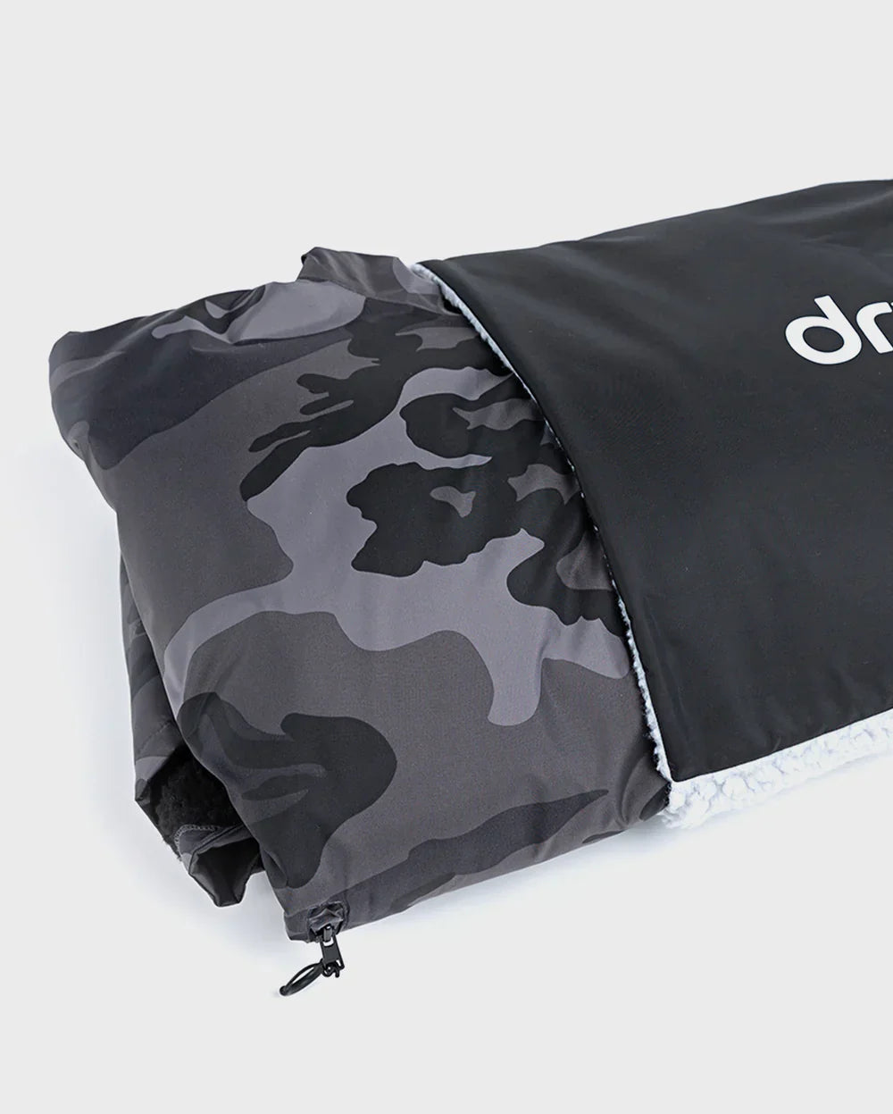 DRYROBE CUSHION COVER - BLACK/RED